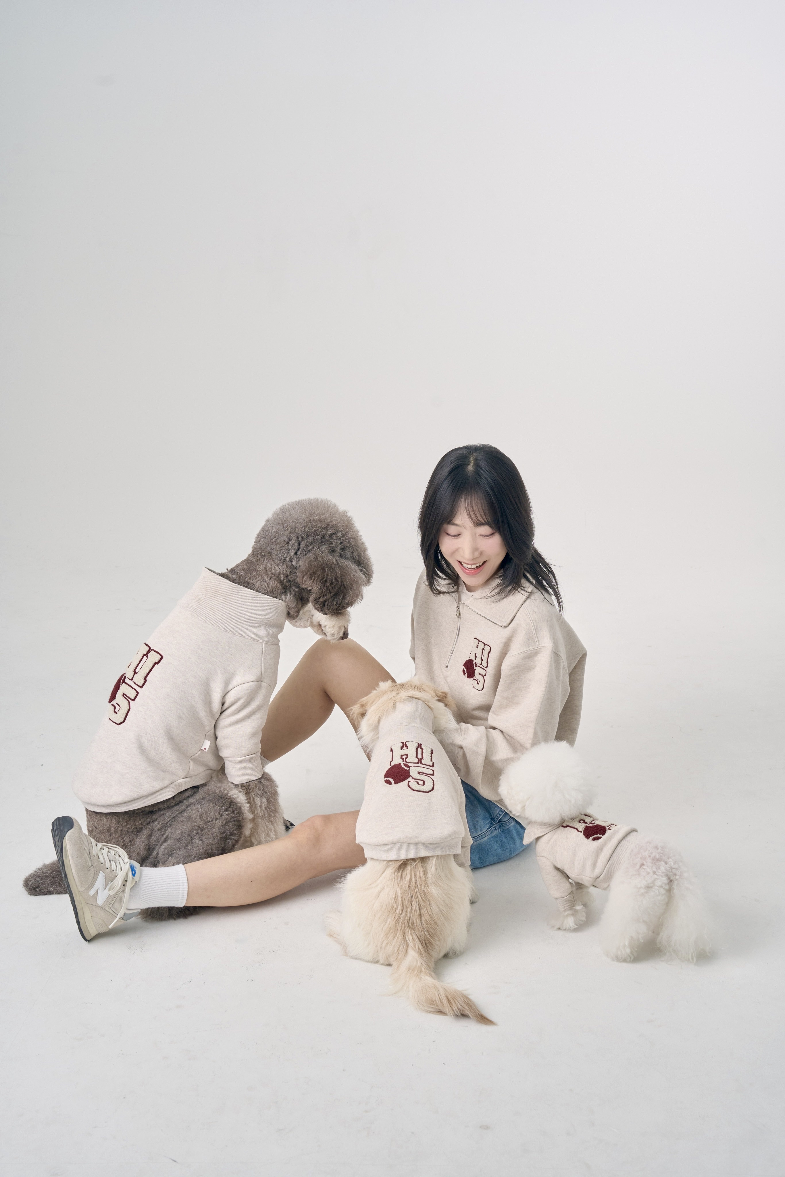 강아지와 함께 하이파이브