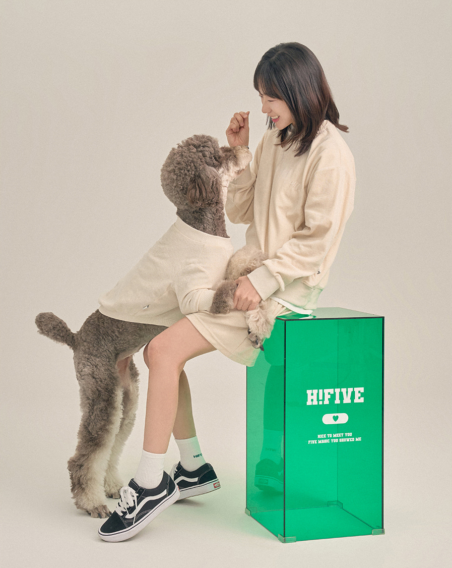 강아지와 함께 하이파이브 서브이미지1